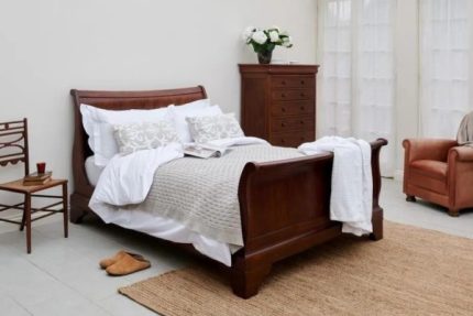Willis and Gambier Antoinette Sleigh Bed